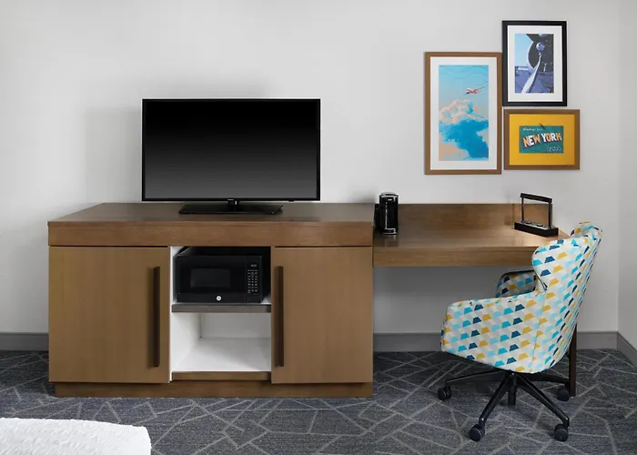 Hampton Inn & Suites Syracuse North Airport Area